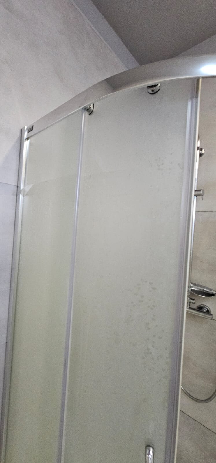 Kabina prysznicowa przed myciem